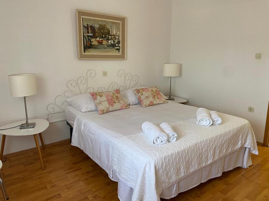 Apartment In Maslinica 70M From The Sea Eksteriør bilde